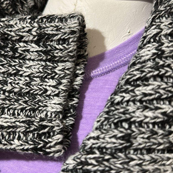 QUICKSILVER BUTTON DOWN SMALL BLK & WHT CARDIGAN NWT - Picture 4 of 14